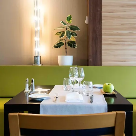 Отель Logis Lacotel 3*
