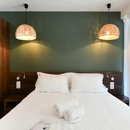 Отель Logis Lacotel 3*
