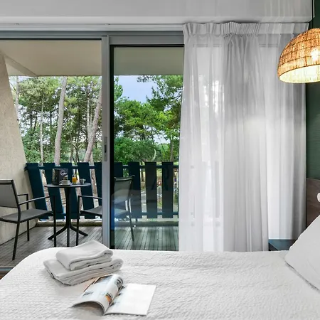Отель Logis Lacotel 3*