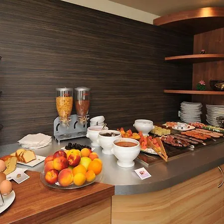 Отель Logis Lacotel 3*