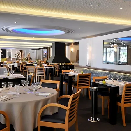 Отель Logis Lacotel 3*