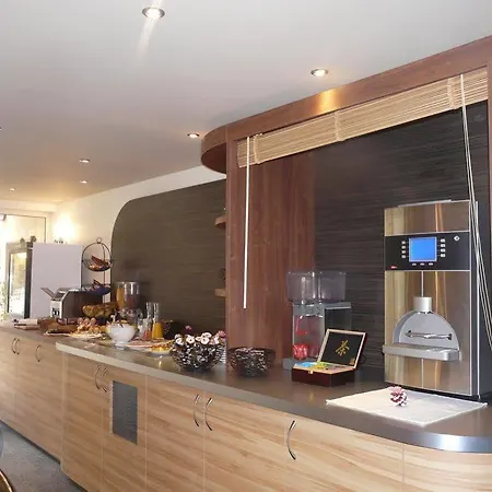 Logis Lacotel Отель