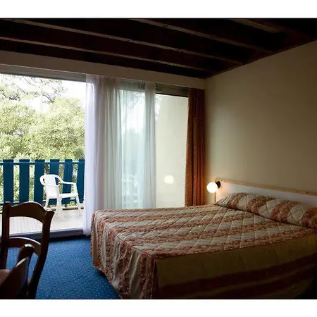 Logis Lacotel Отель 3*