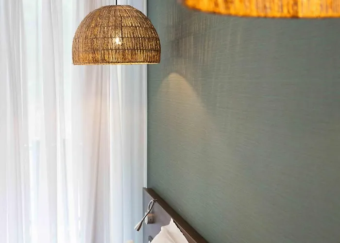 Logis Lacotel ホテル 3*