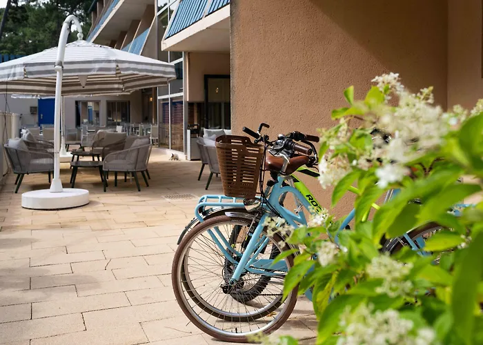 Logis Lacotel ホテル