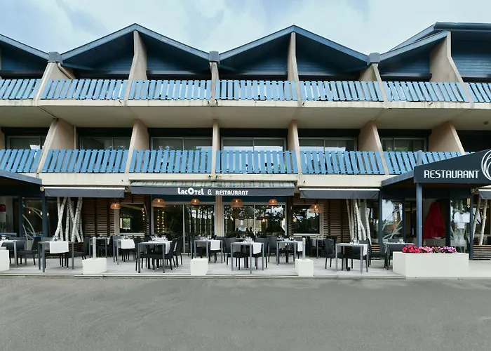 ホテル Logis Lacotel 3*